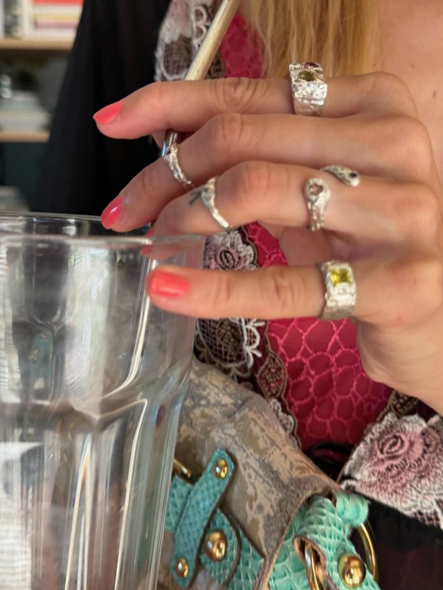 Several ARTarual rings on one hand